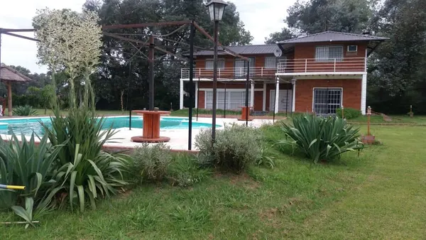 Pileta y jardín — PROYECTO VIDA